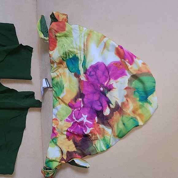 Robin piccone tankini top med, W swim bottom large. - Picture 5 of 11